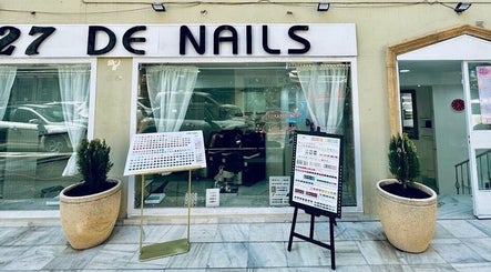 27 De Nails image 2