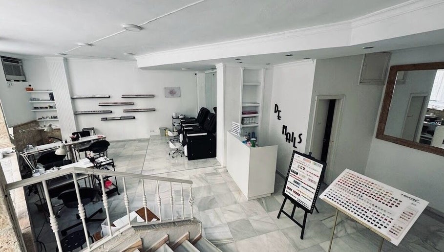Interior of 27 De Nails, a chic nail salon in Marbella, Andalucía, ES with modern decor and nail polish displays.