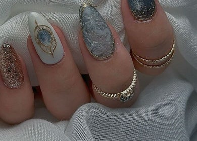 Elegant nail art with gemstones at 27 De Nails, Marbella, Andalucía, ES. Perfect for a chic style.