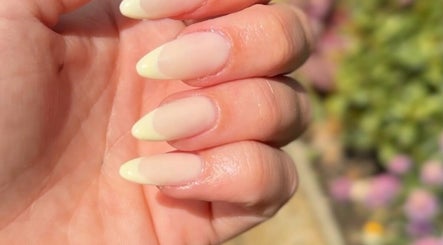 Belle Lily Beauty image 2