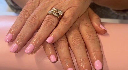 Belle Lily Beauty image 3