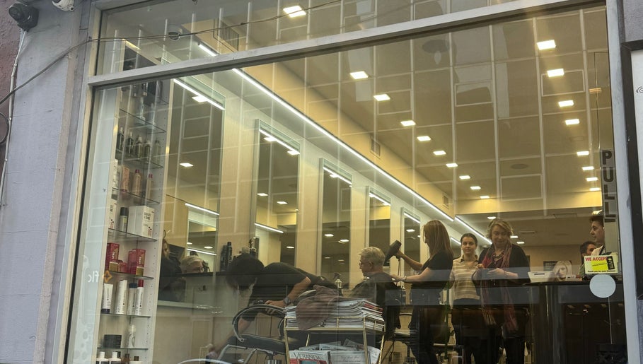 Signature Barbershop image 1