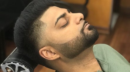Signature Barbershop image 3