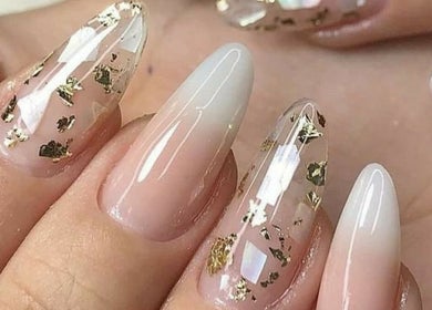 Unhas com decoração dourada no Rafa Fontes | Beauty, Distrito Federal, Distrito Federal, BR.