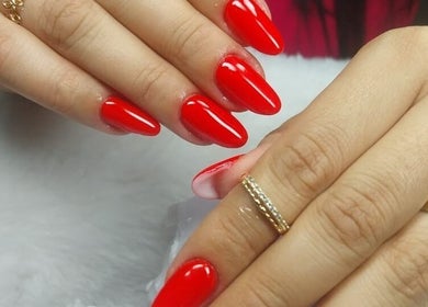 Unhas vermelhas elegantes no Rafa Fontes | Beauty, Distrito Federal, Distrito Federal, BR.