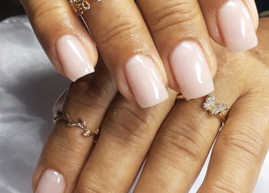 Mãos com unhas bem cuidadas no Rafa Fontes | Beauty, Distrito Federal, Distrito Federal, BR.