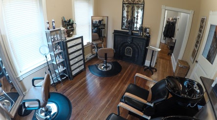 Chic styling station at Prodigo Day Spa & Salon, Harleysville, Pennsylvania, US. Warm decor and modern facilities.