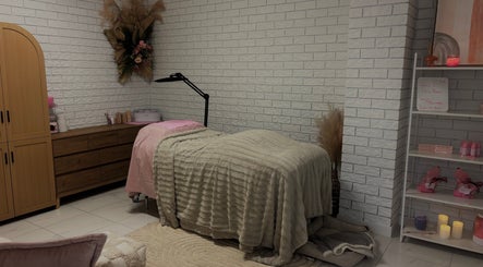 Relaxing treatment room at Elóre Beauty in Lawnton, Queensland, AU, featuring cozy bed and soft lighting.