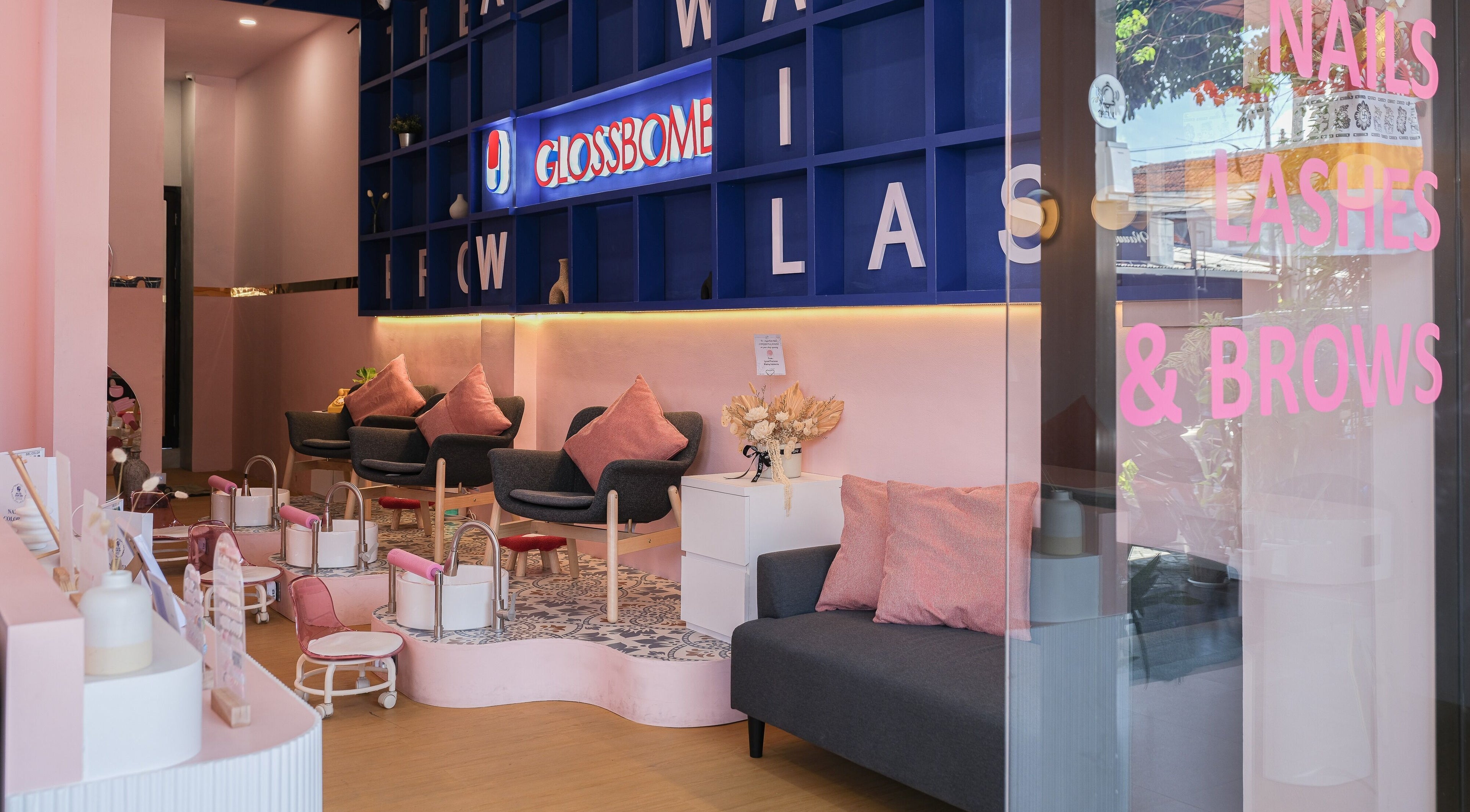 Elegant pink and gray lounge with chairs at Sugarbombwax Bali, Bali, ID, showcasing a modern, welcoming ambiance.