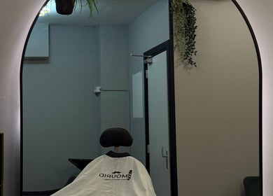 Relaxing salon chair at Mourid Zuid, Amsterdam, Noord-Holland, NL, under elegant arch.