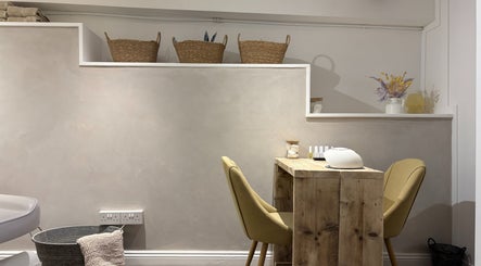 Folly & Hue Hair And Beauty Studio