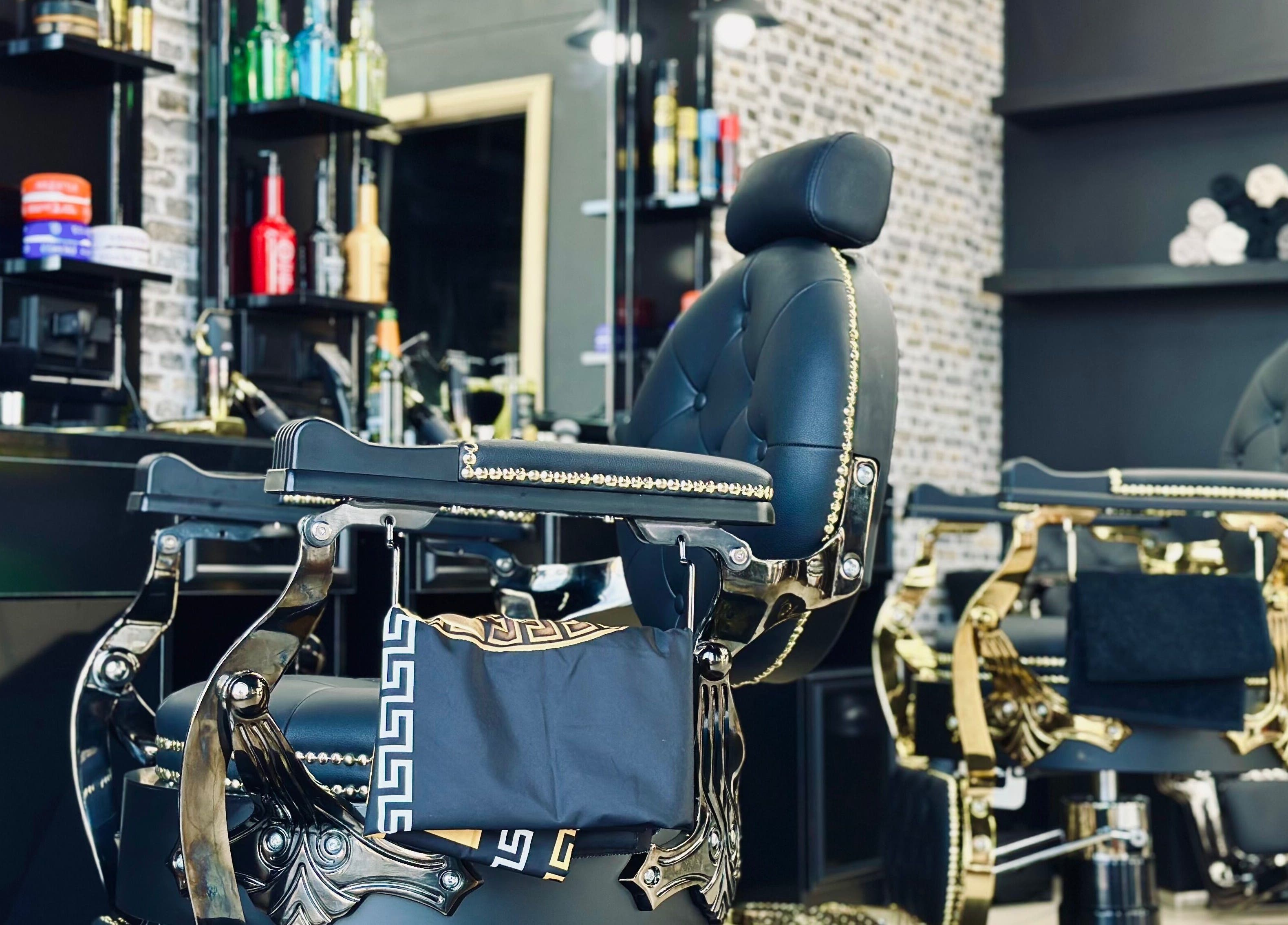 Luxurious salon chairs at Royaltrim, Stavanger, Rogaland, NO showcasing upscale design and comfort.