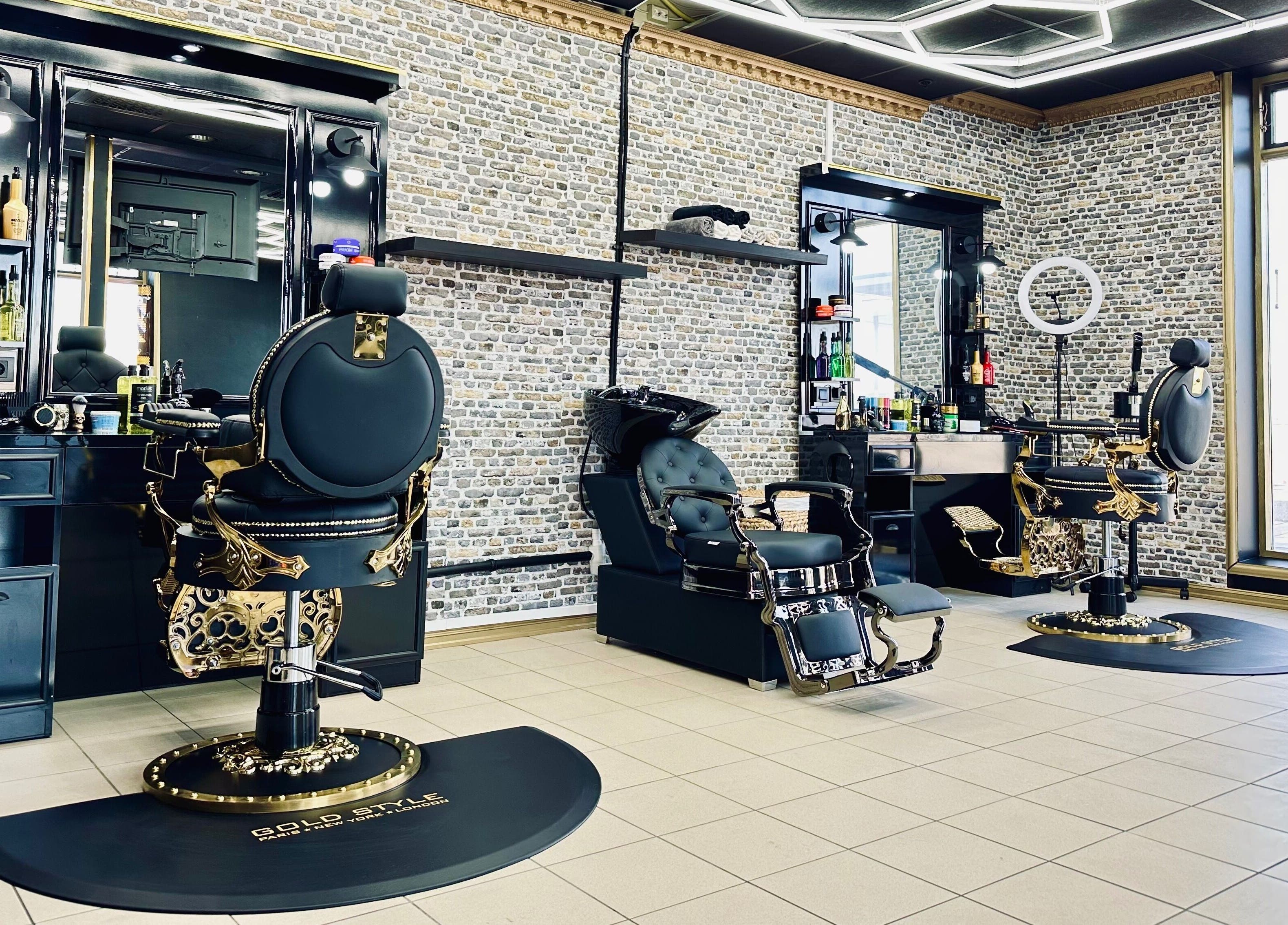 Elegant barbershop interior at Royaltrim, Stavanger, Rogaland, NO, showcasing luxury chairs and styling stations.