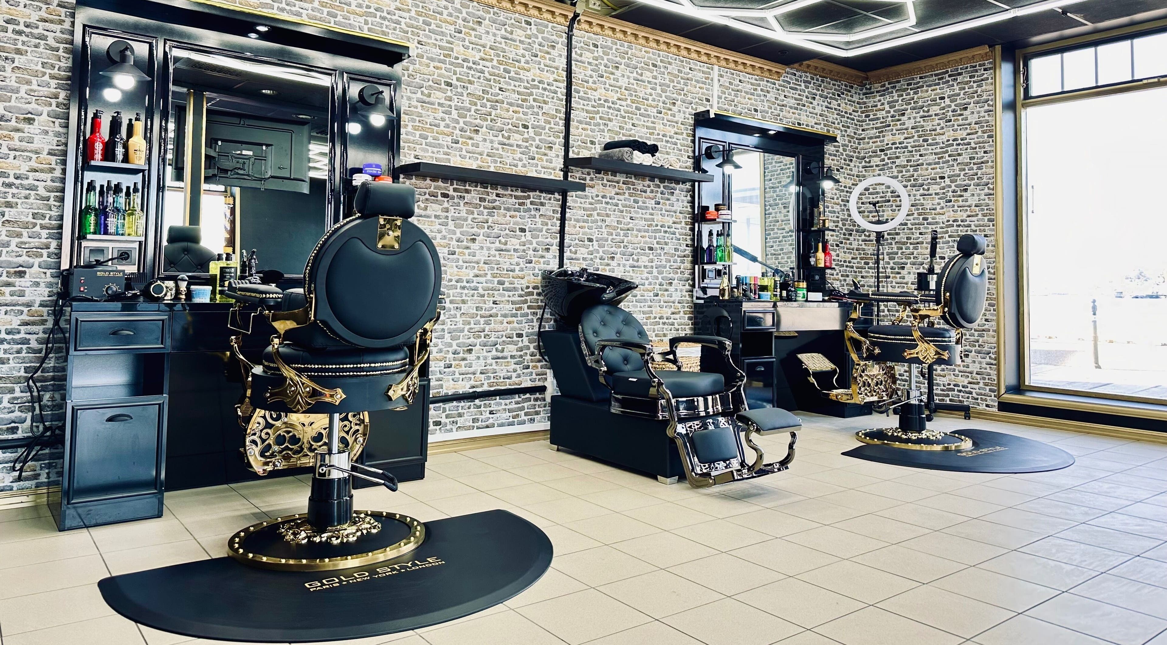 Elegant barbershop interior at Royaltrim, Stavanger, Rogaland, NO, showcasing luxury chairs and styling stations.