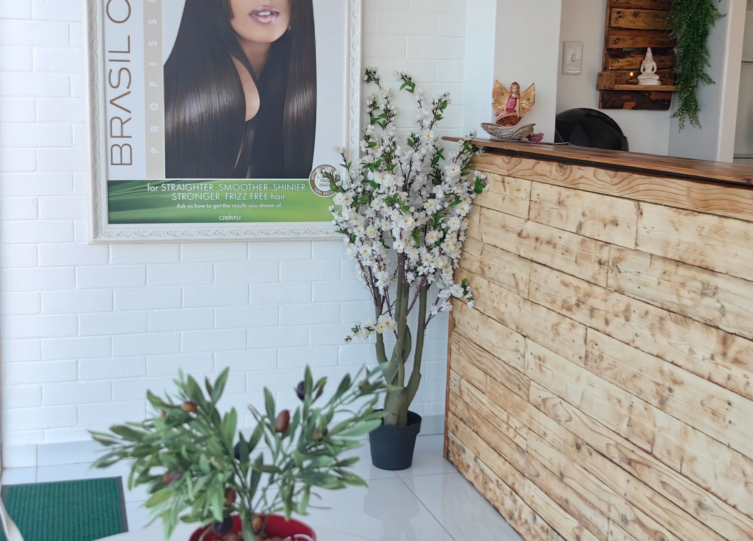 Reception at Jenny's Wellness Center, Amanzimtoti, Kwazulu-natal, ZA with floral decor and rustic counter.