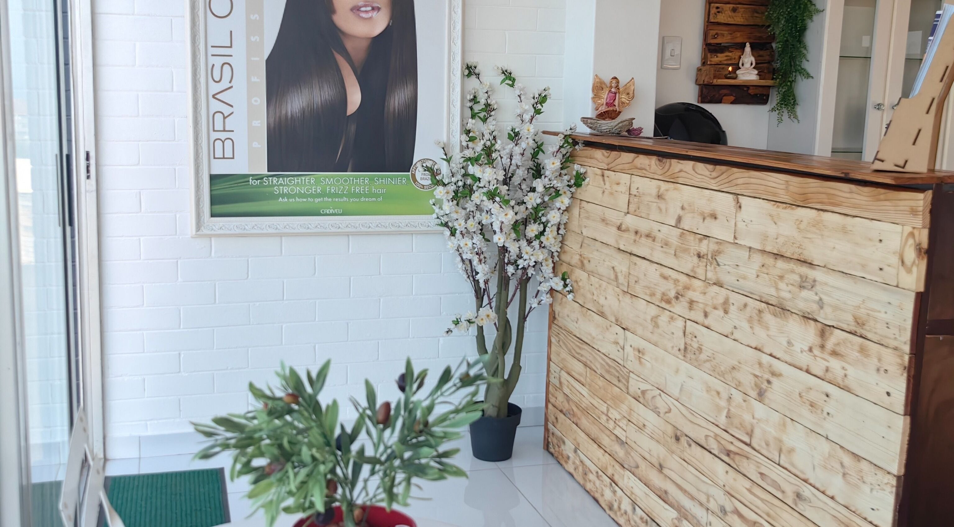 Reception at Jenny's Wellness Center, Amanzimtoti, Kwazulu-natal, ZA with floral decor and rustic counter.