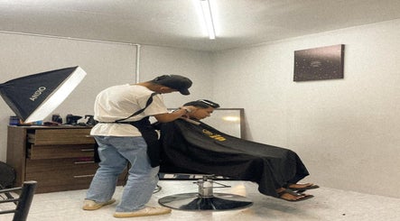 Εικόνα Mel Cuts Hair 2