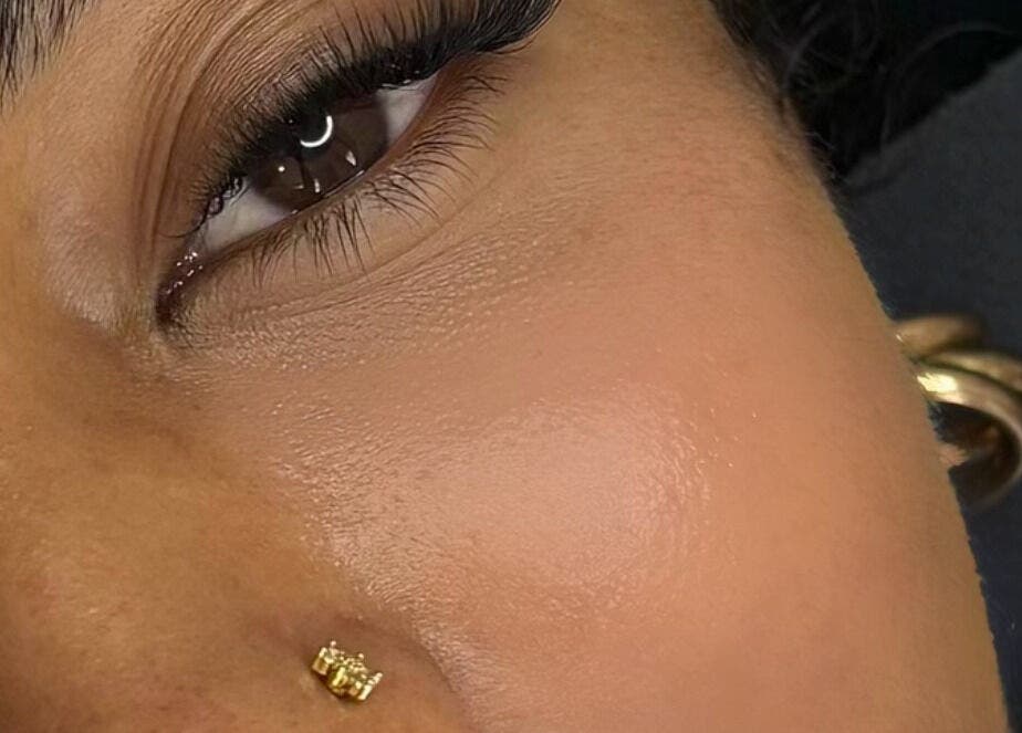 Extension de cils élégante à Les Cils D’une Déesse, Sainte-suzanne, Saint-denis, RE, accentuant la beauté naturelle.