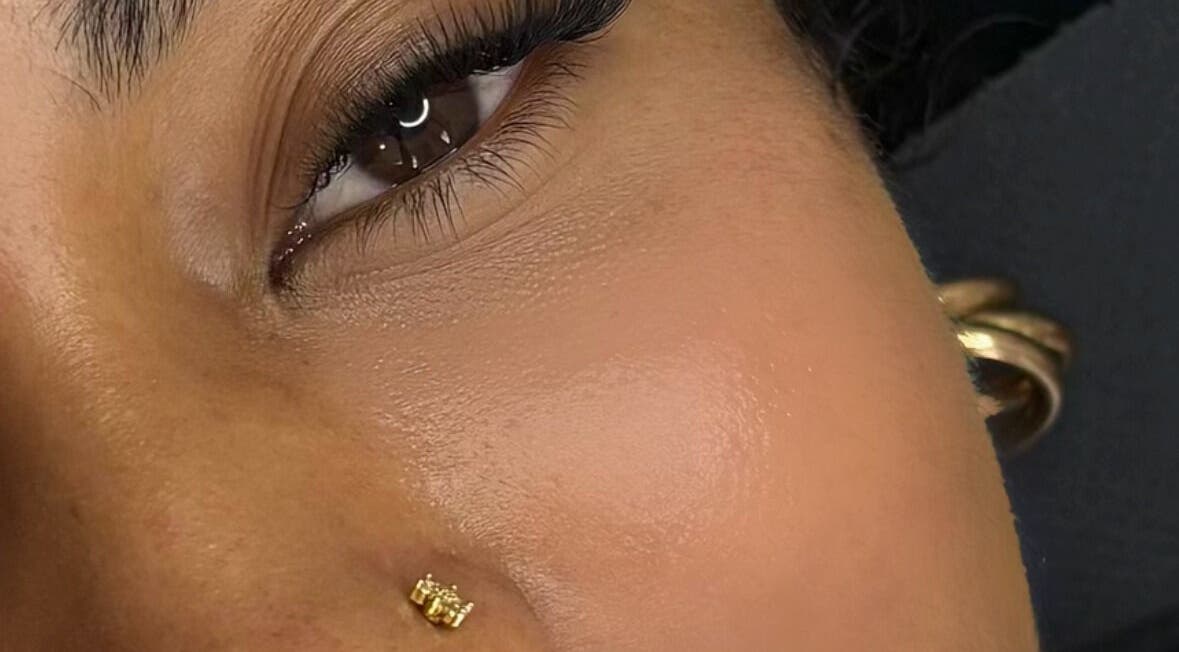 Extension de cils élégante à Les Cils D’une Déesse, Sainte-suzanne, Saint-denis, RE, accentuant la beauté naturelle.