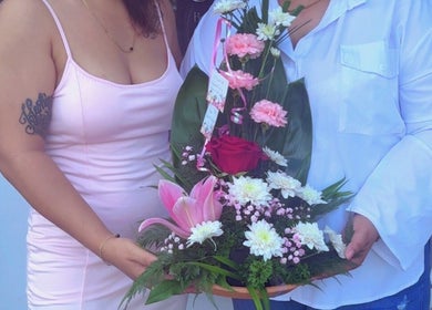 Floral arrangement at S.S. Beauty Loft, Paramaribo showcasing lush blooms and greenery.
