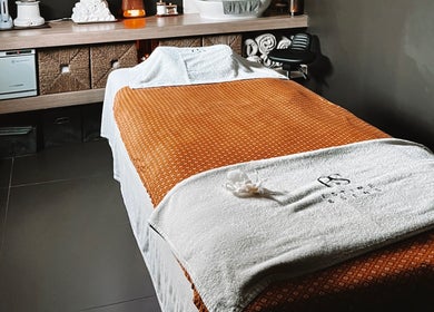 Salle de soins relaxante à L'Atelier du Bien-Etre, Saint-vigor-d'ymonville, Normandie, FR.