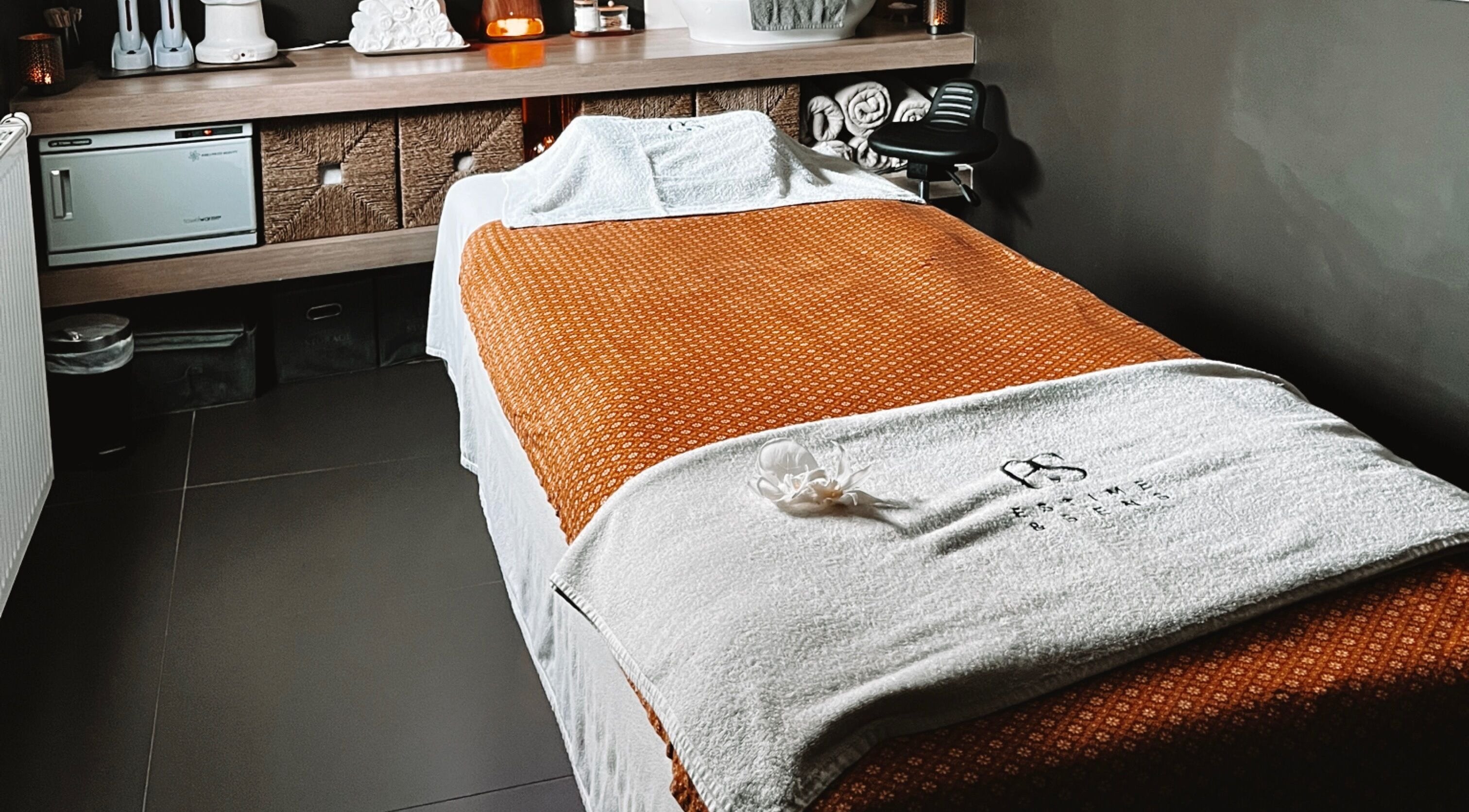 Salle de soins élégante à L'Atelier du Bien-Etre, Saint-vigor-d'ymonville, Normandie, FR.