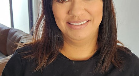 Kim Leigh Harmse Makeup Artist image 3
