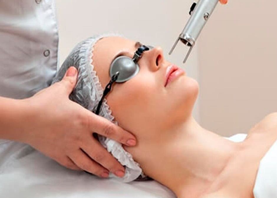 Tratamiento de luz en Elyzea, Lima, Lima, PE para cuidado facial especializado y relajante.