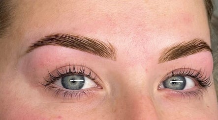 Beauty Beyond Browz - Hallidays Point billede 3