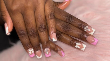 Elegante nagelkunst bij Jv’s LuxuryNails, Amsterdam, Noord-Holland, NL.