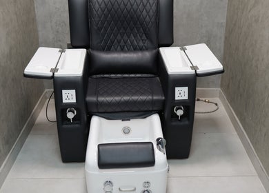 Elegant pedicure chair at Perfect Image Gents Salon, Sharjah, Sharjah, AE offering premium comfort and style.