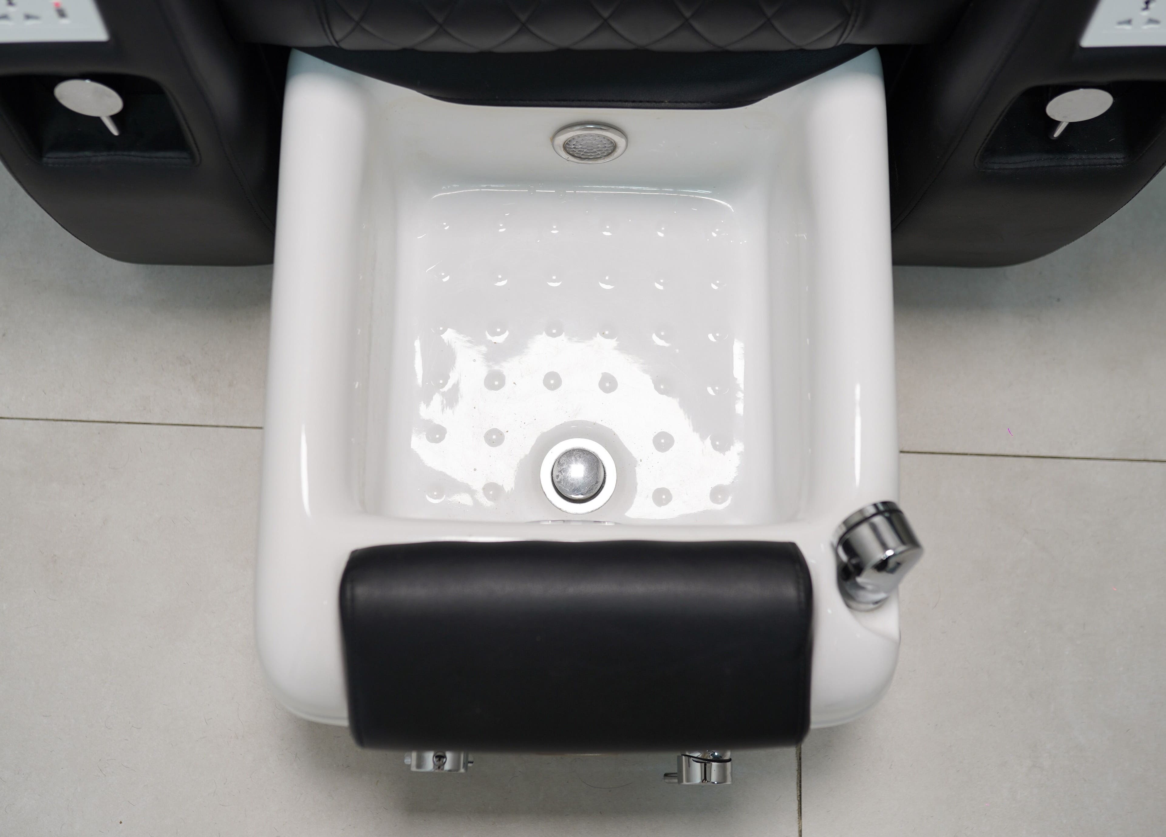 Foot spa chair at Perfect Image Gents Salon, Sharjah, Sharjah, AE offers relaxing pedicure experiences.