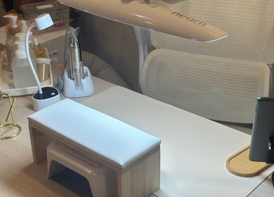 Outils de manucure modernes à Wolf SGX Nail Studio, Montréal, Québec, CA pour des ongles parfaits.
