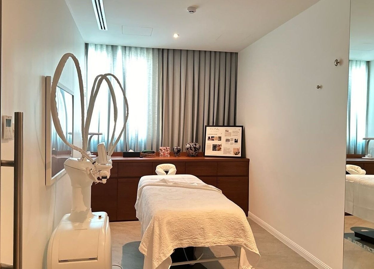 Cozy treatment room at Tonic the Method in Riyadh, Riyadh Province, SA, showcasing a massage table and equipment.