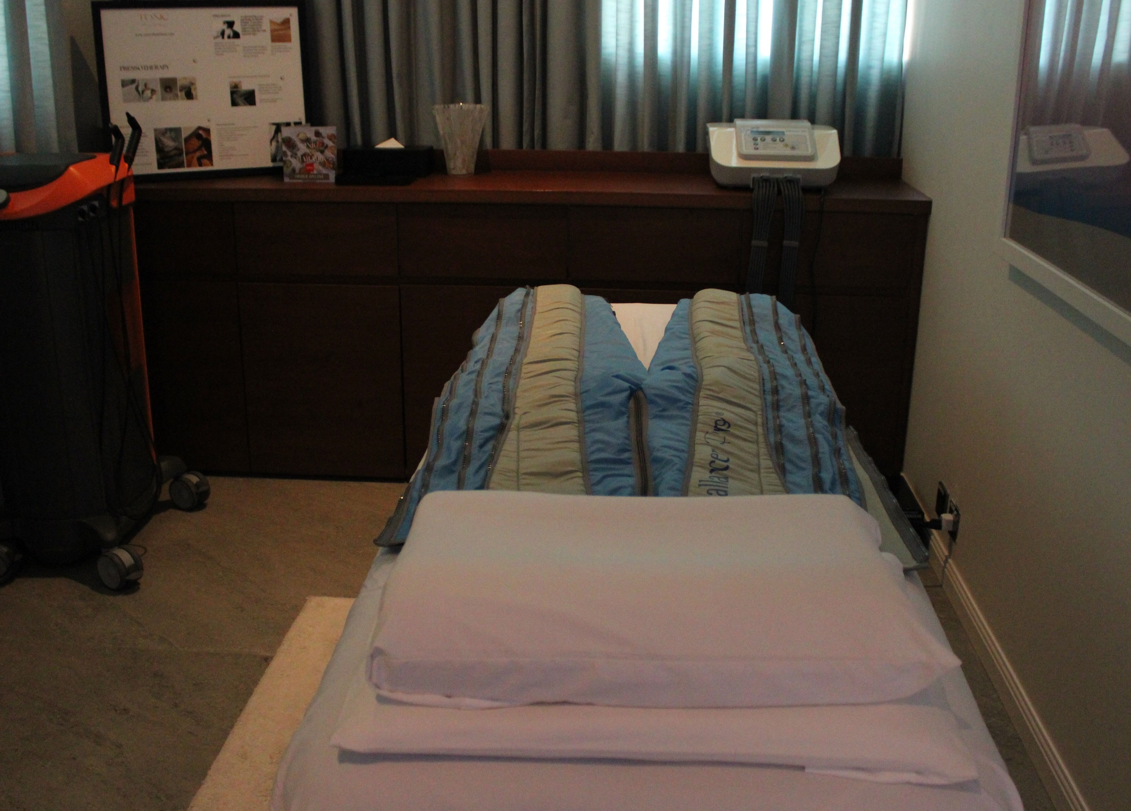 Relaxing treatment room at Tonic the Method in Riyadh, Riyadh Province, SA, featuring modern wellness equipment.