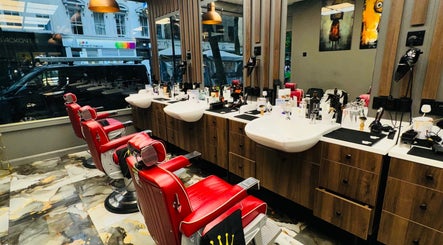 2 Chairs Grooming Room