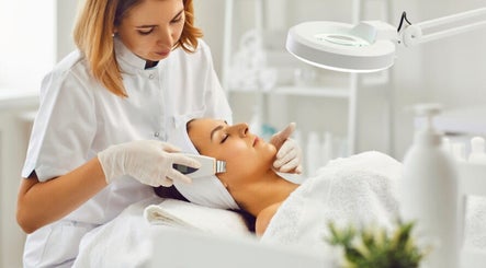 Gambar Holly's Spa & Facials 3