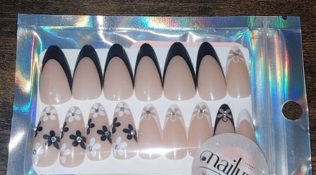 Nailuxe image 2