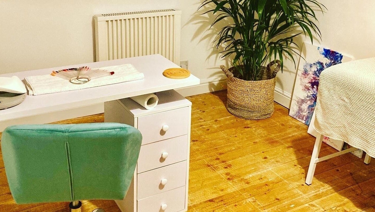 Cozy beauty setup at Oval & Arch at 17 Mary Days Goudhurst, Goudhurst, England, GB with plant and teal chair.