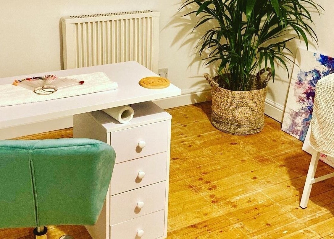 Cozy beauty setup at Oval & Arch at 17 Mary Days Goudhurst, Goudhurst, England, GB with plant and teal chair.