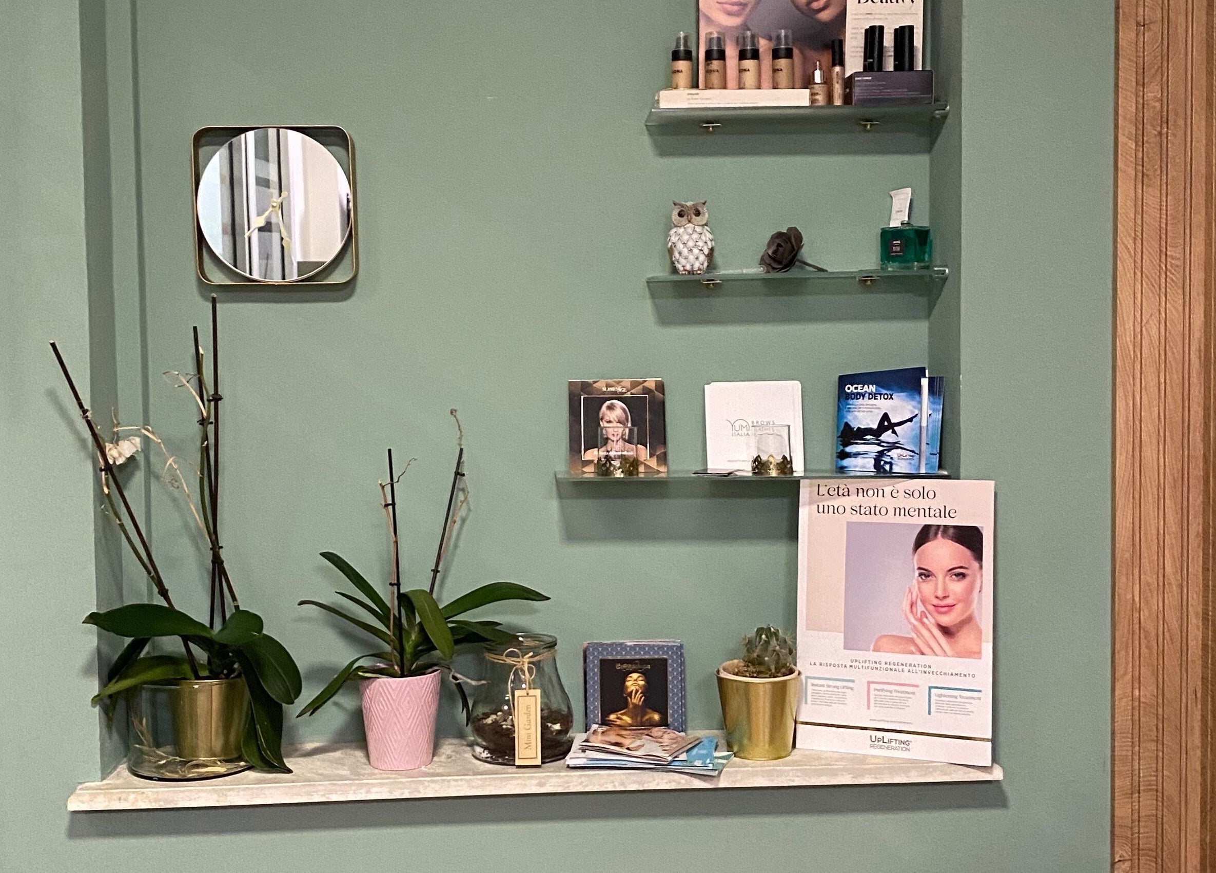 Decorazioni eleganti e naturali nello studio di Francesca&Roberta Estetica a Cosenza, Calabria, IT.