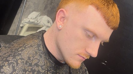 Hình ảnh 2 của stevenconroyhair