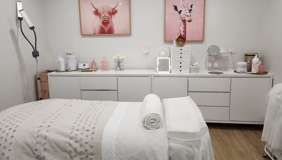 Calm treatment room at Daisy Rose Beauty by Design in Bridgewater, Tasmania, AU with cozy decor.