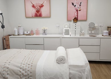 Calm treatment room at Daisy Rose Beauty by Design in Bridgewater, Tasmania, AU with cozy decor.