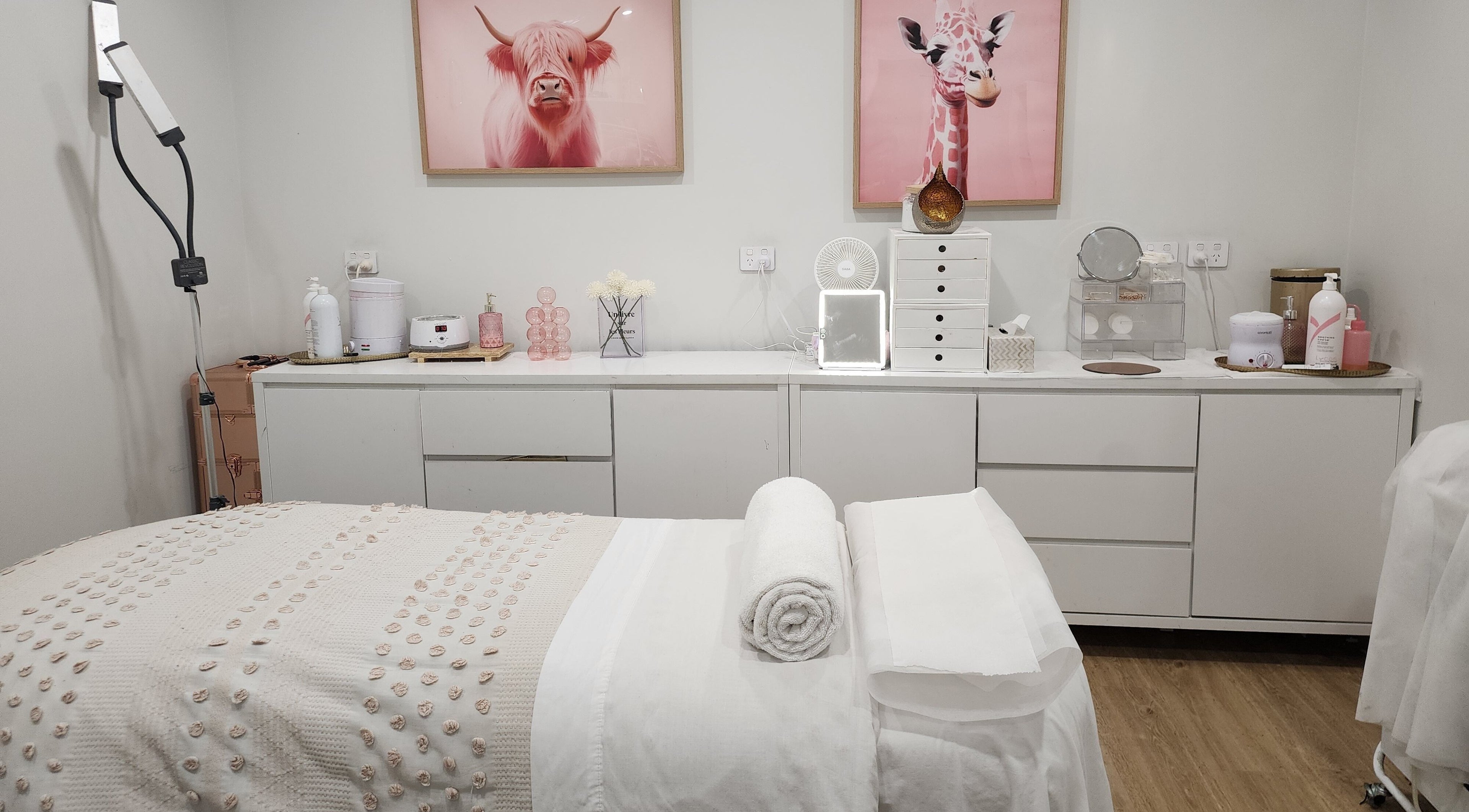 Calm treatment room at Daisy Rose Beauty by Design in Bridgewater, Tasmania, AU with cozy decor.