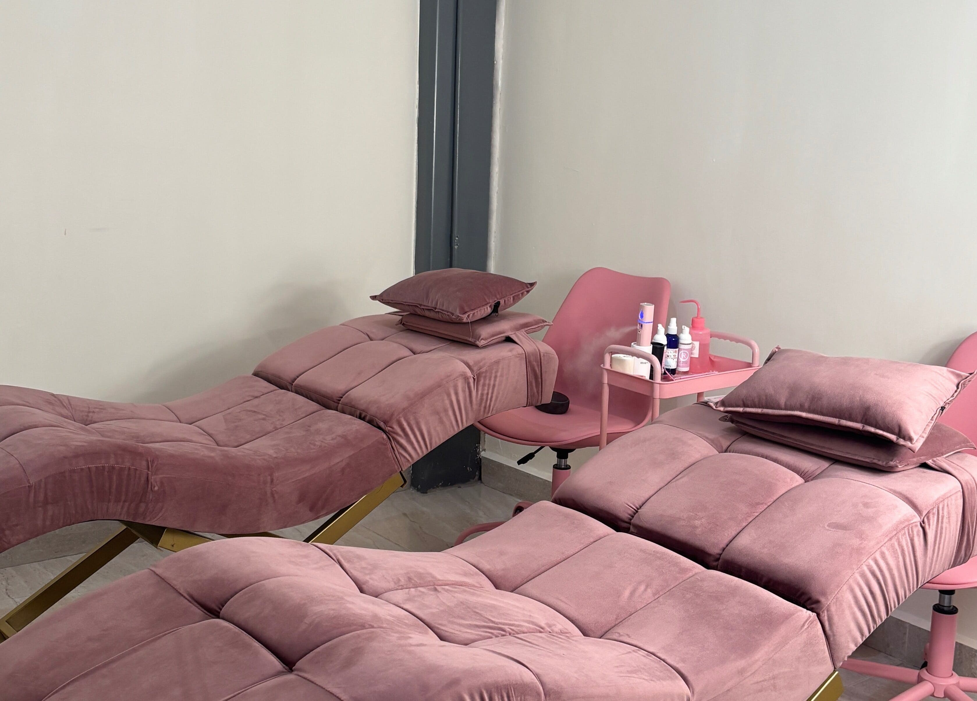 Camillas de tratamiento en Rebeca Peña Integral Beauty Studio, Los Mochis, Sinaloa, MX.