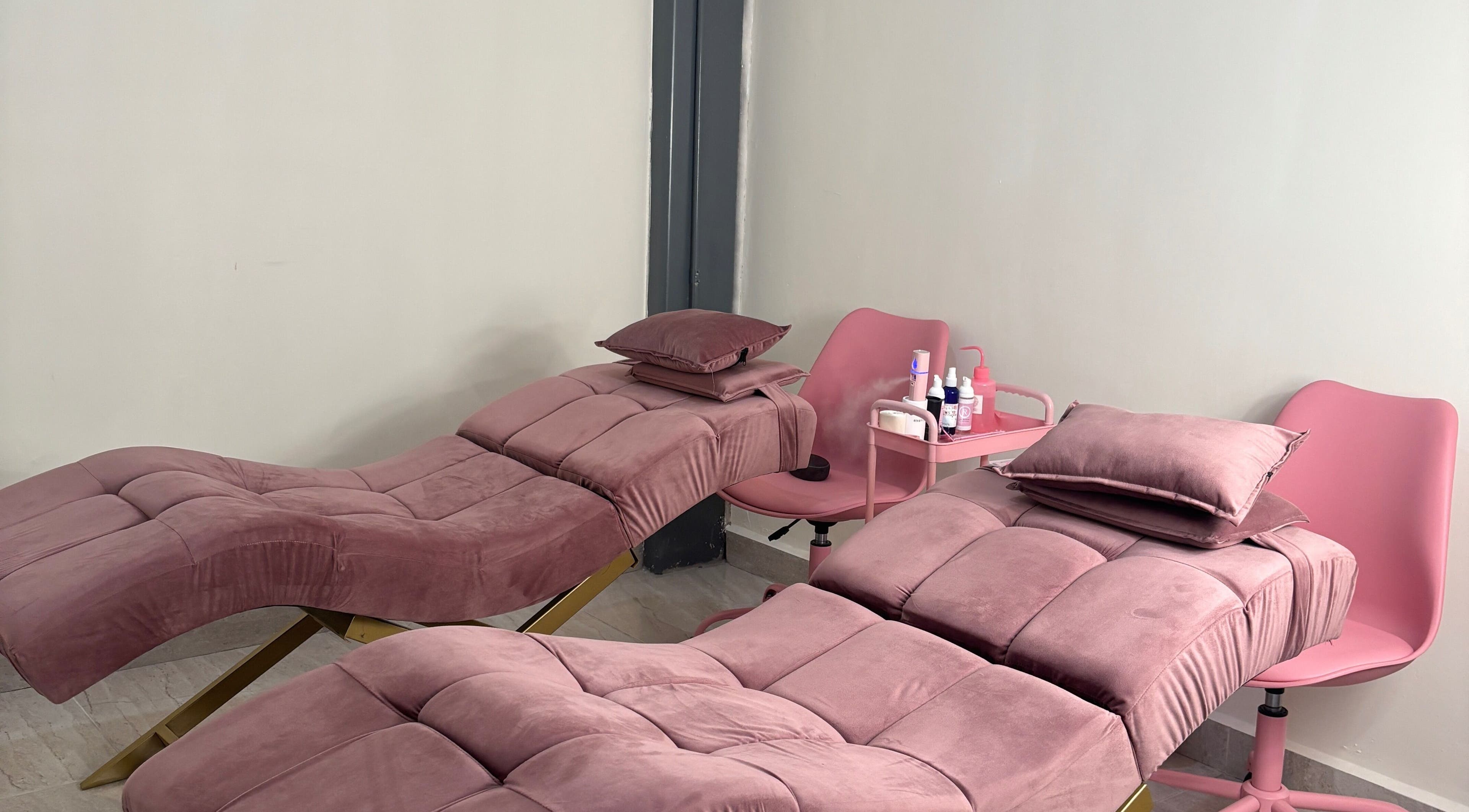 Camillas de tratamiento en Rebeca Peña Integral Beauty Studio, Los Mochis, Sinaloa, MX.