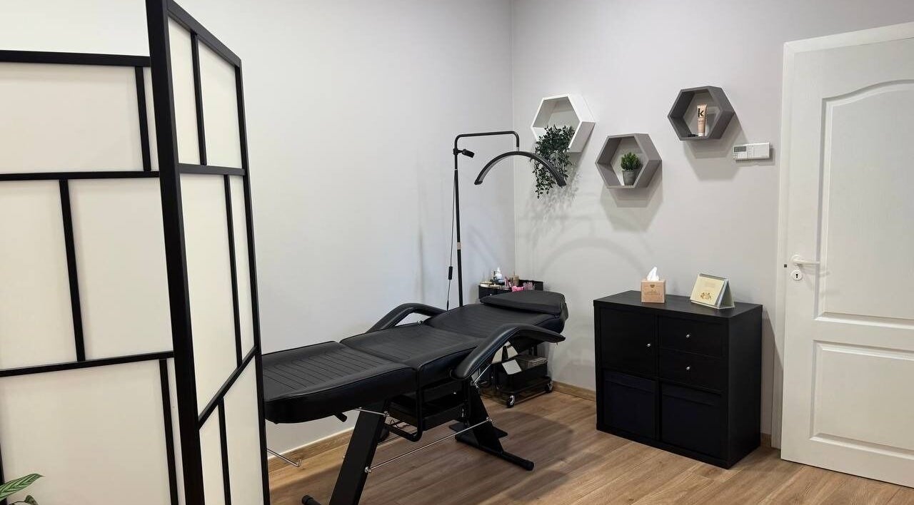 Modern treatment room at MSBeauty, Rīga, LV with massage table and stylish decor.