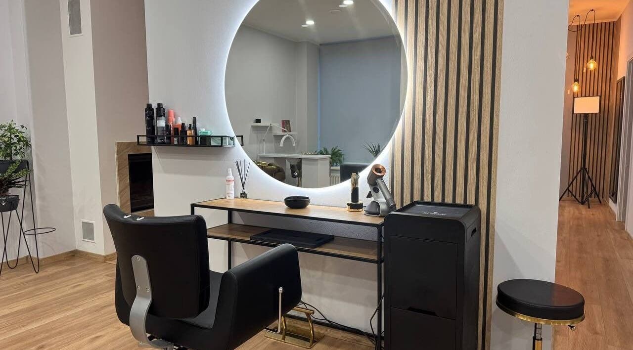MSBeauty salon station with circular mirror and chair in Rīga, LV, showcasing modern beauty setup.