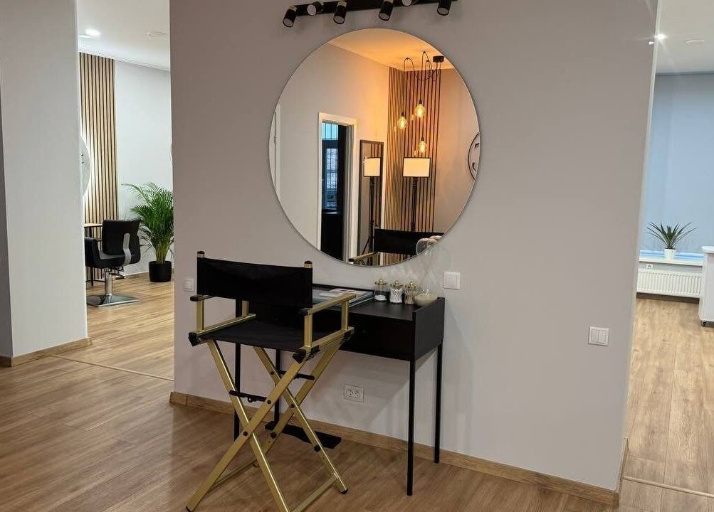 MSBeauty salon in Rīga, LV, featuring stylish mirror and makeup chair in a serene, modern setting.